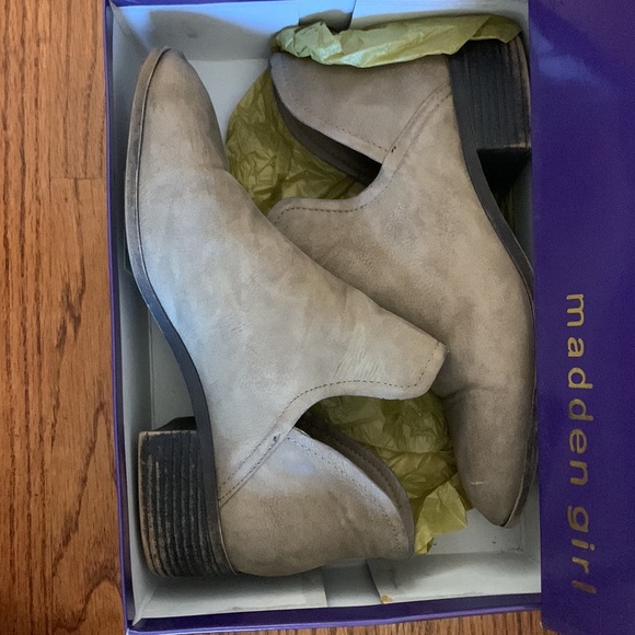 Madden girl- Womans size 9
Zavier Taupe Pari - Picture 2 of 4